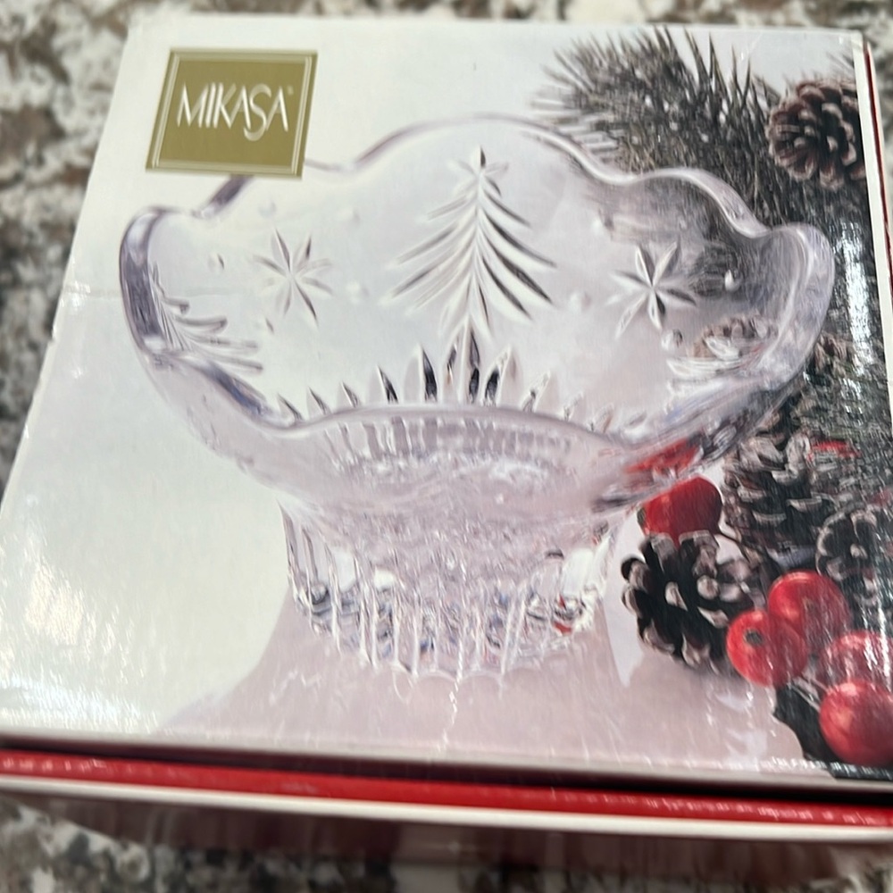 Mikasa crystal Christmas night footed bowl old school vinyl retro style